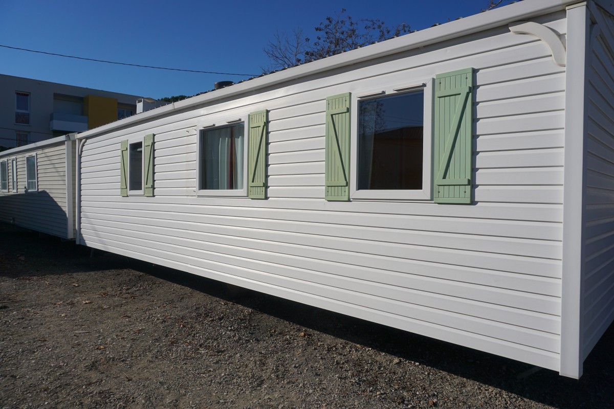 Façade arrière du mobil home occasion 3ch IRM Super Octalia 2006