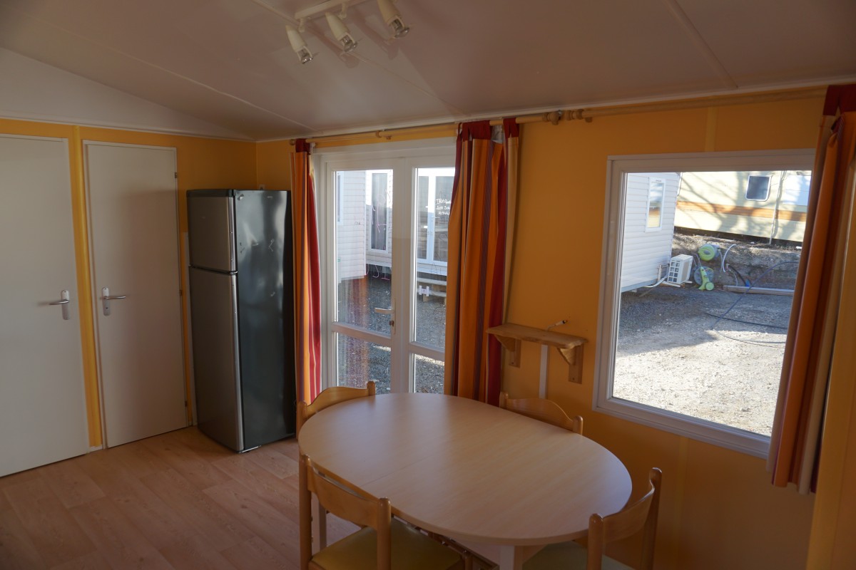 Salle à manger du mobil home occasion 3ch IRM Super Octalia 2006