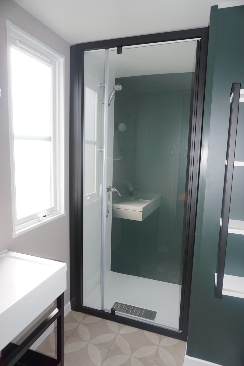 Cabine de douche du mobil home neuf 2022 2 chambres O'Hara 844