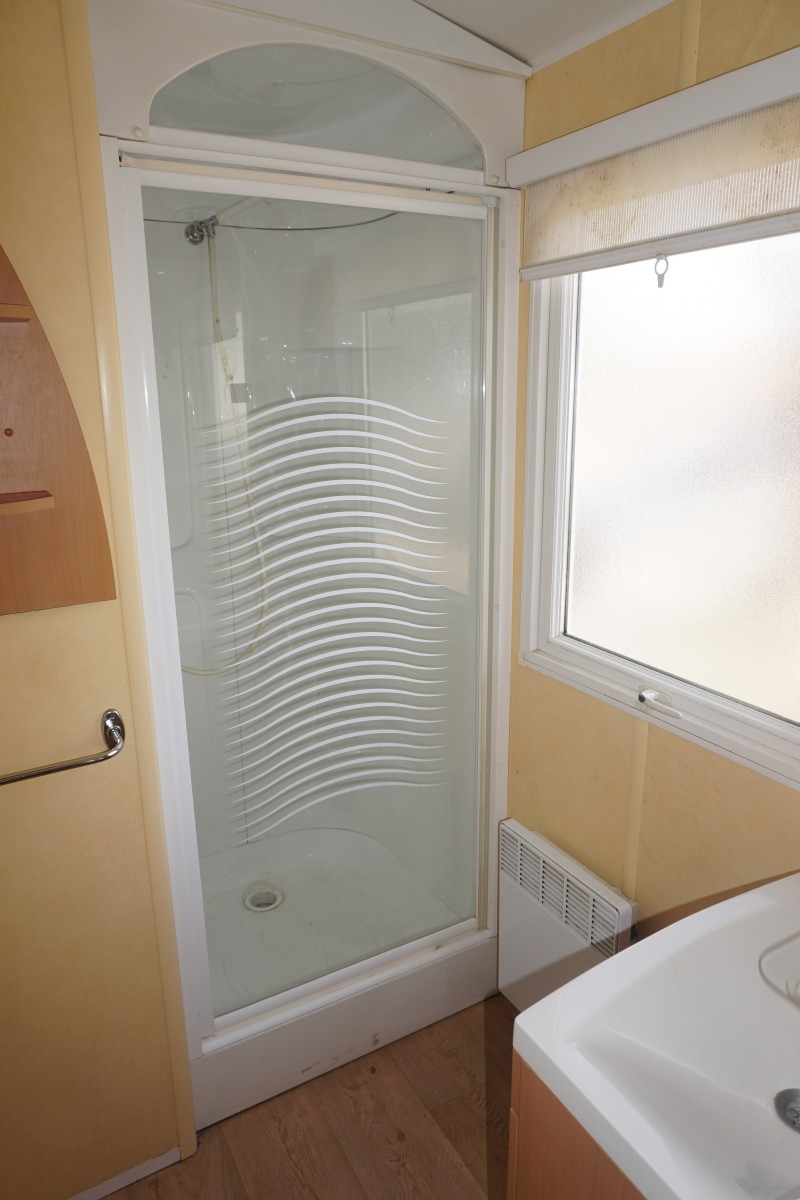 Cabine de douche du mobil home occasion 2 chambres IRM Super Titania Confort 2004