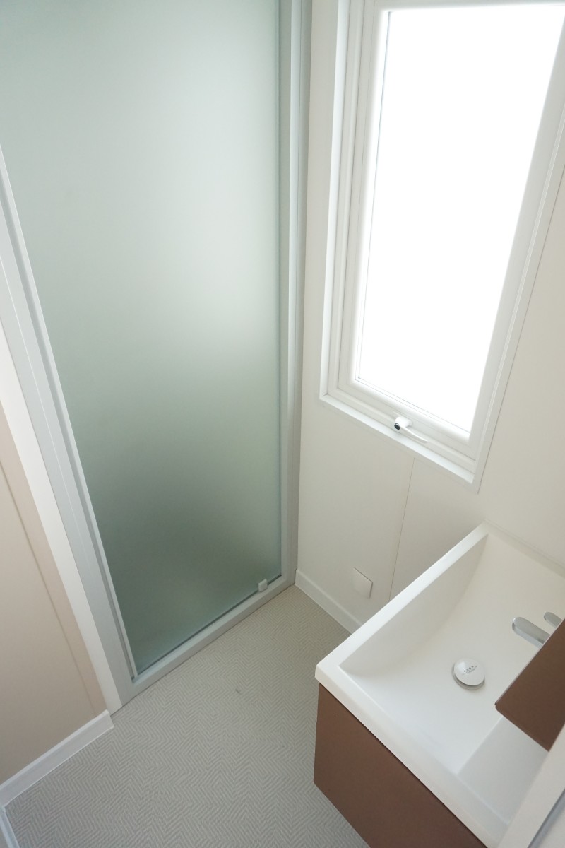 Salle d'eau du mobil home 2 chambres IRM Super Mercure Riviera 2022
