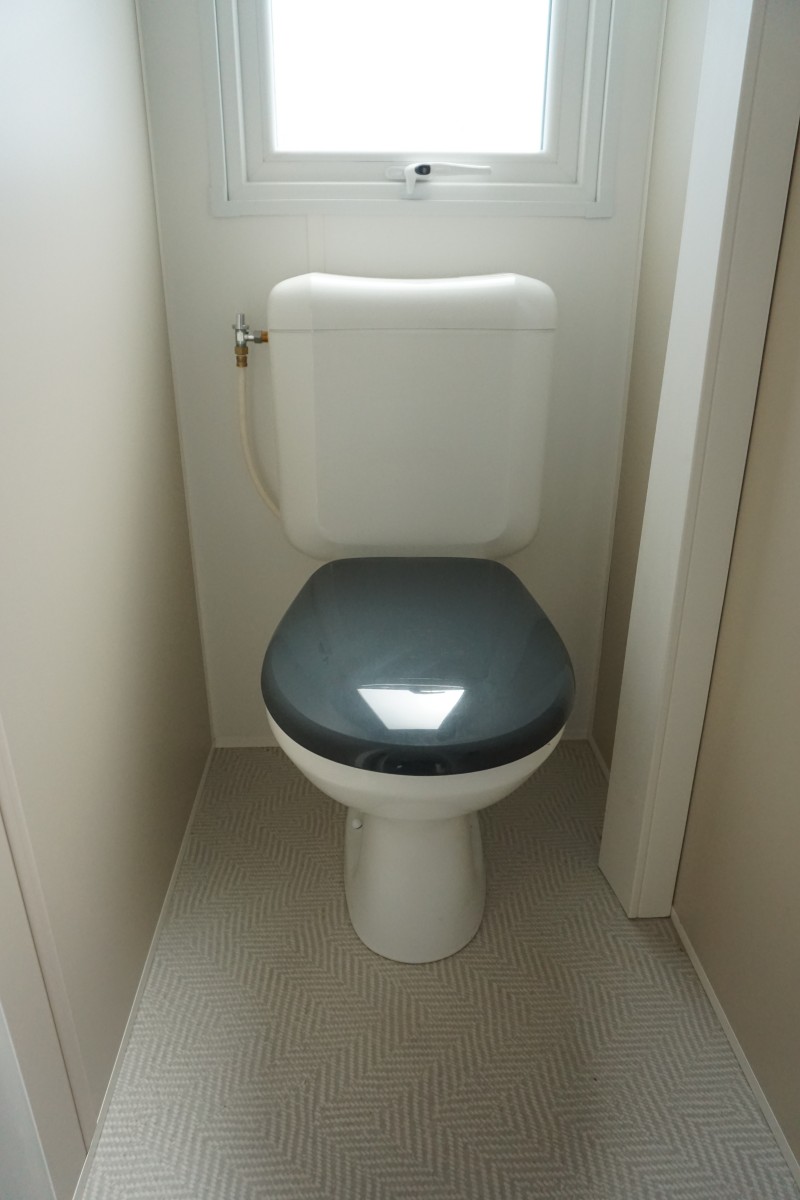 Toilette du mobil home 2 chambres IRM Super Mercure Riviera 2022