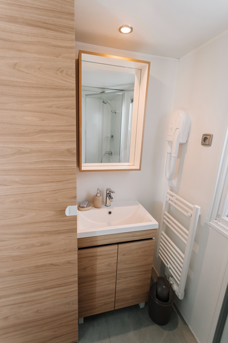 Salle d'eau du mobil home d'occasion O'HARA 865 2S 2018 2 chambres et 2 salles d'eau