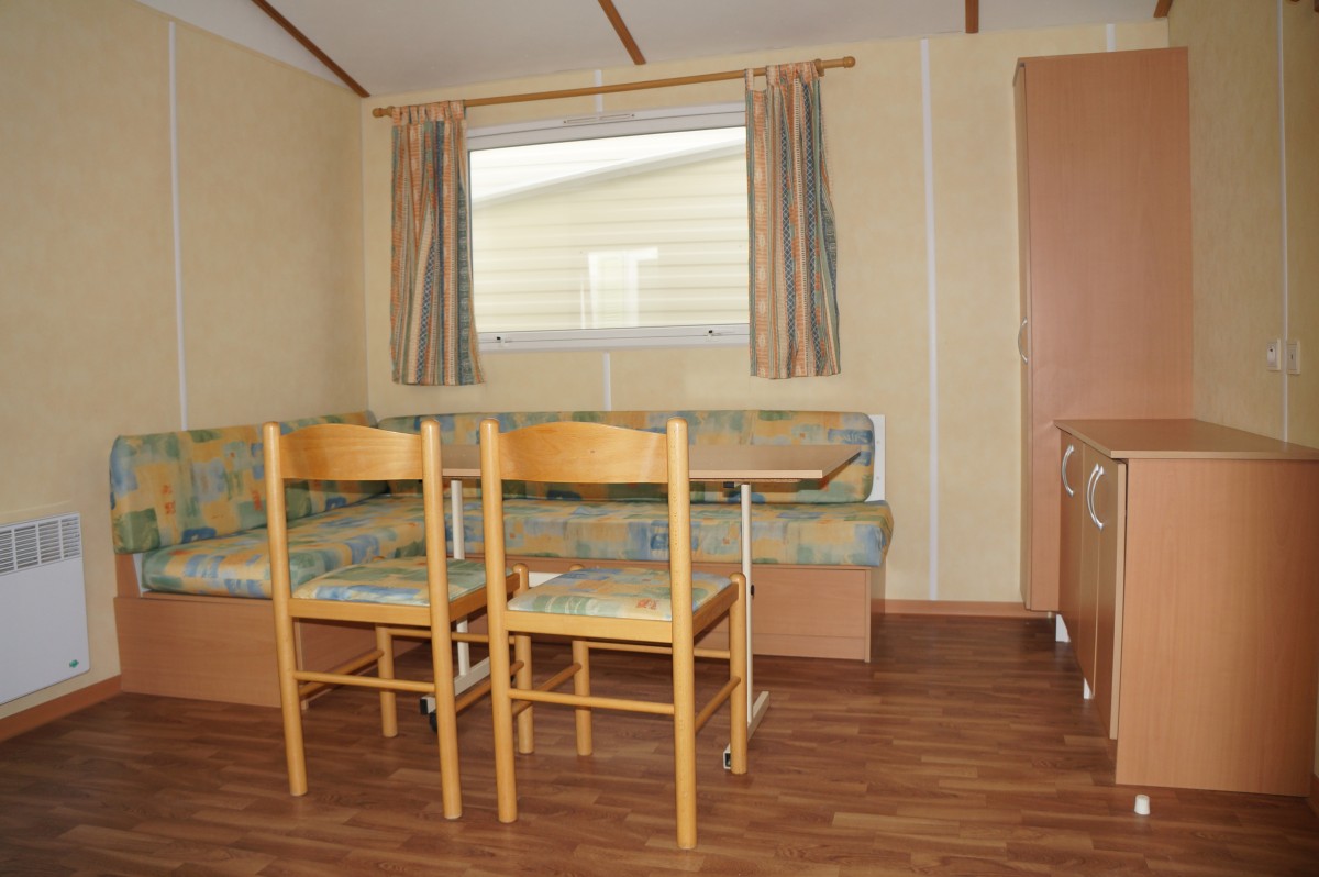 mobil home d'occasion IRM Super Mercure standard 2002 salon coin repas