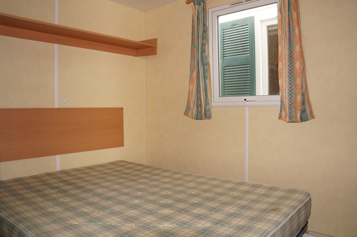 mobil home d'occasion IRM Super Mercure standard 2002 suite parentale avec literie 140x190cm
