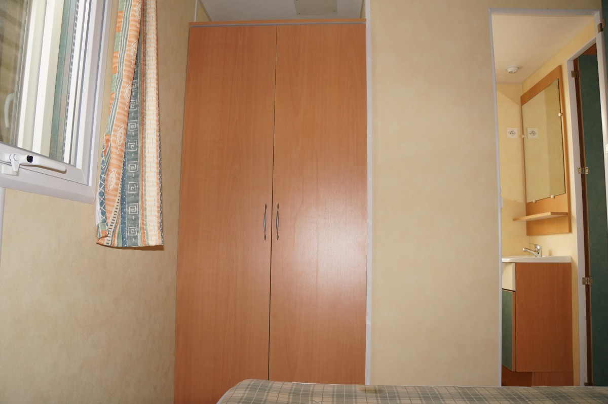 mobil home d'occasion IRM Super Mercure standard 2002 suite parentale avec grande penderie ling&