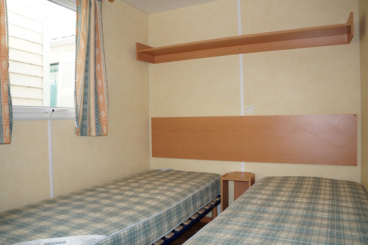mobil home d'occasion IRM Super Mercure standard 2002 chambre enfants avec couchages 70x190cm
