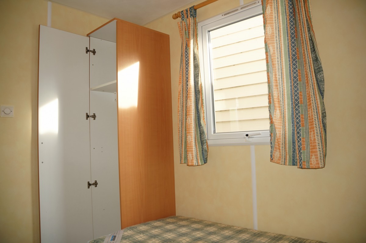 mobil home d'occasion IRM Super Mercure standard 2002 chambre enfants avec armoire simple